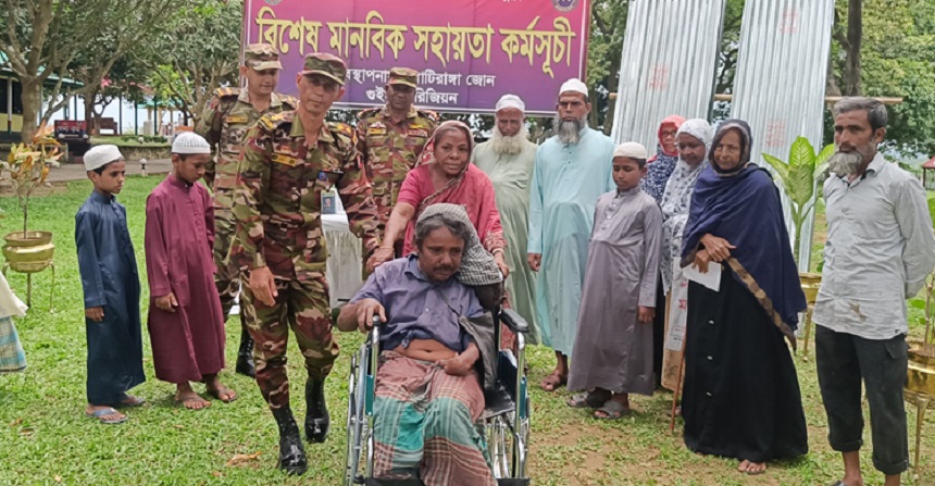 খাগড়াছড়িতে দরিদ্র পরিবারের মানবিক সহায়তা সেনাবাহিনীর